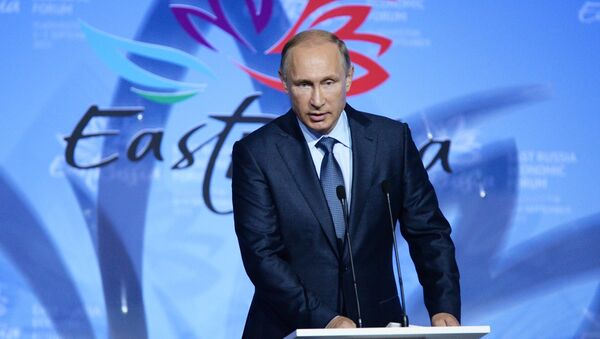 Ruski predsednik Vladimir Putin na Istočnom ekonomskom forumu - Sputnik Srbija