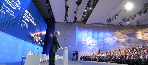 Predsednik RF Vladimir Putina na Istočnom ekonomskom forumu u Vladivostoku, 4. septembra 2015. - Sputnik Srbija