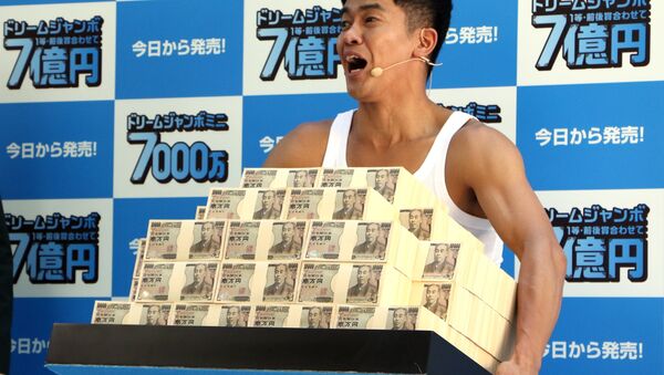 Bivši japanski šampion u dekatlonu So Takei drži 700 miliona jena u kešu - Sputnik Srbija