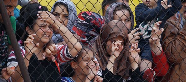 Izbeglice iza ograde u prihvatnom centru u Mađarskoj - Sputnik Srbija