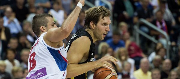 Dirk Novicki i Nemanja Bjelica Dirk Novicki i Nemanja Bjelica - Sputnik Srbija