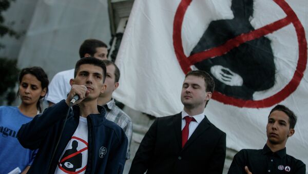 Младен Обрадовић, лидер Образа на протесту против Александра Вучића - Sputnik Србија