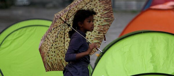 Избеглице у Београду на киши - Sputnik Србија