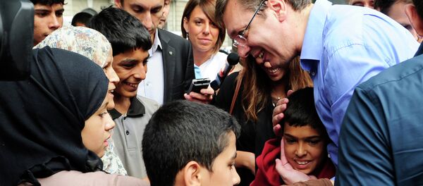 Александар Вучић међу избеглицама - Sputnik Србија