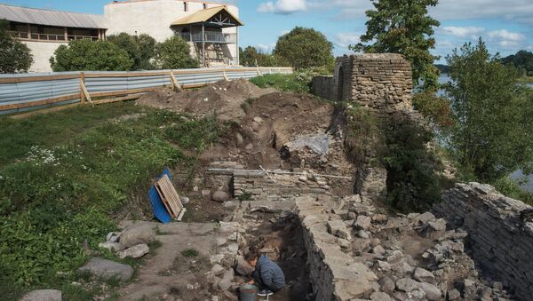Arheologi našli klad vremen Ivana Groznogo na territorii kreposti Staroй Ladogi - Sputnik Srbija