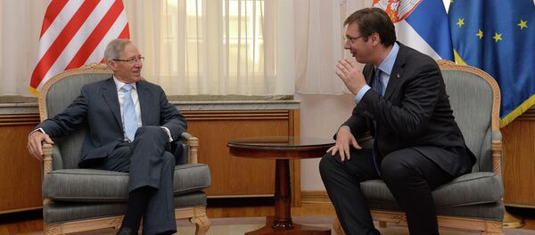 Majkl Kirbi i Aleksandar Vučić Majkl Kirbi i Aleksandar Vučić - Sputnik Srbija