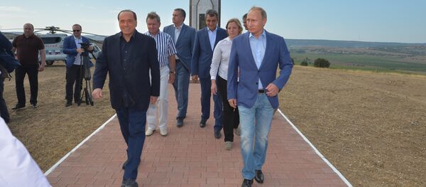 Predsednik Rusije Vladimir Putin i bivši premijer Italije, Krim - Sputnik Srbija