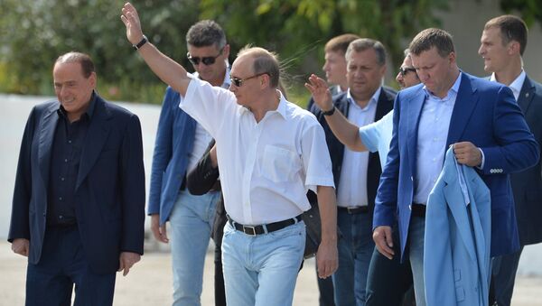 Vladimir Putin i Silvio Berluskoni na Krimu. - Sputnik Srbija
