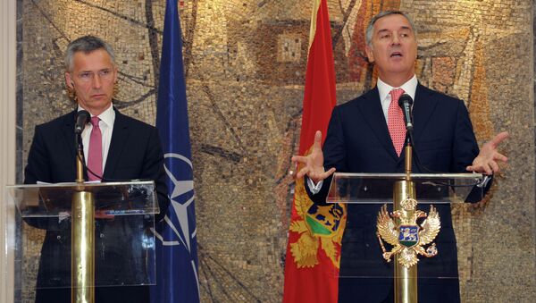 Montenegro's Prime Minister Milo Djukanovic, right, speaks and gestures after talks with NATO Secretary-General Jens Stoltenberg, in Podgorica, Montenegro, Thursday, June 11, 2015 - Sputnik Srbija