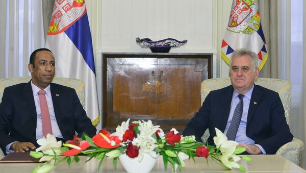 Ambasador Ujedinjenih Arapskih Emirata Džuma Rašid Al-Dehari i Tomislav Nikolić - Sputnik Srbija