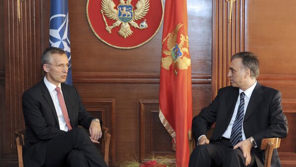 Генерални секретар НАТО-а Јенс Столтенберг и Филип Вујановић - Sputnik Србија