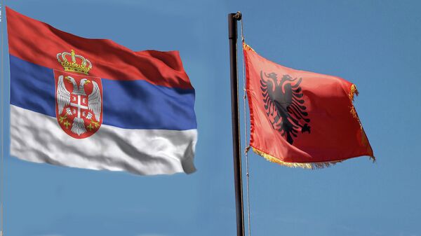 Zastave Srbije  i Albanije - Sputnik Srbija