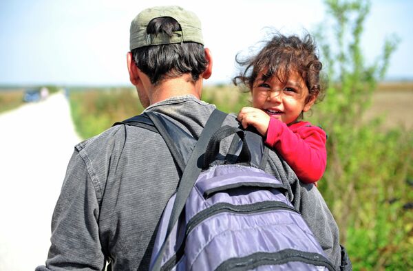 Ključna dilema pred Srbijom: Dom ili usputna stanica za milione migranata Ključna dilema pred Srbijom: Dom ili usputna stanica za milione migranata - Sputnik Srbija