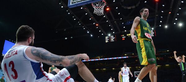 Мирослав Радуљица и Јонас Валачиунас у полуфиналном мечу Европског првенства Мирослав Радуљица и Јонас Валачиунас у полуфиналном мечу Европског првенства - Sputnik Србија