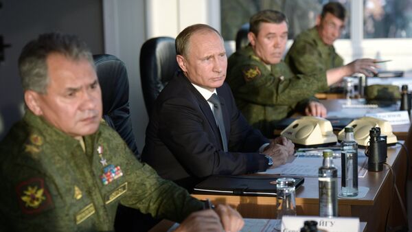 Vladimir Putin na sastanku sa Vojno-industrijskom komisijom Rusije - Sputnik Srbija