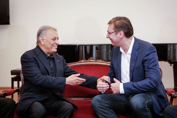 Премијер Србије Александар Вучић данас се у Београду срео са славним диригентом Зубином Мехтом поводом Гала концерта Београдске филхармоније Премијер Србије Александар Вучић данас се у Београду срео са славним диригентом Зубином Мехтом поводом Гала концерта Београдске филхармоније - Sputnik Србија
