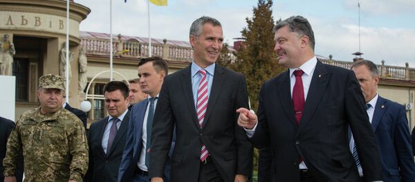 Петро Порошенко и Јенс Столтенберг Петро Порошенко и Јенс Столтенберг - Sputnik Србија