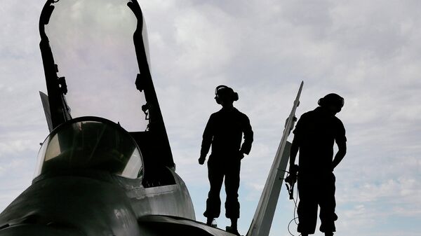 Američki marinci na avionu F-18 - Sputnik Srbija