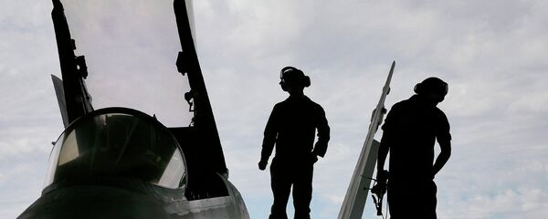 Амерички маринци на авиону Ф-18 - Sputnik Србија