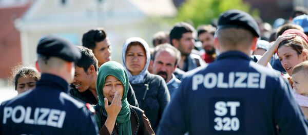 Sirijiske izbeglice ispred kordona policije Sirijiske izbeglice ispred kordona policije - Sputnik Srbija