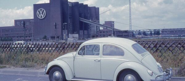 Фолксваген лого и буба - Sputnik Србија