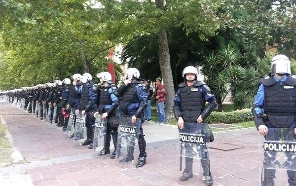 Јаке полицијске снаге обезбеђују митинг у Подгорици - Sputnik Србија