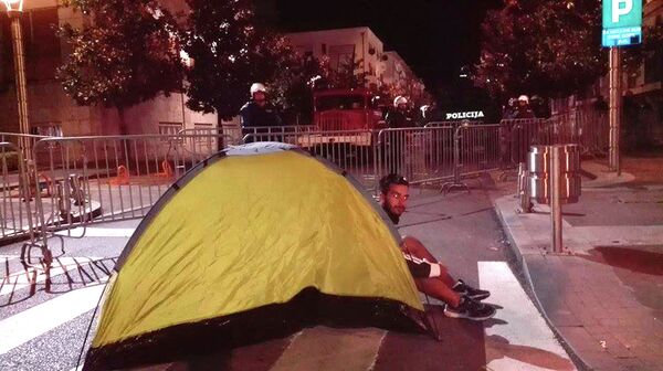 Грађани Подгорице разапели шаторе  - Sputnik Србија