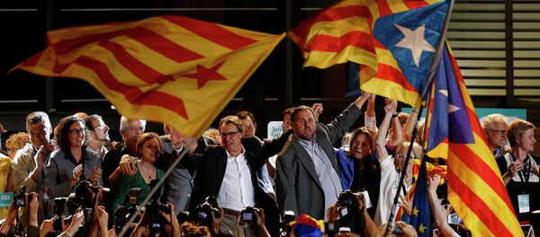 Премијер Владе Каталоније Артур Мас прославља изборну победу - Sputnik Србија
