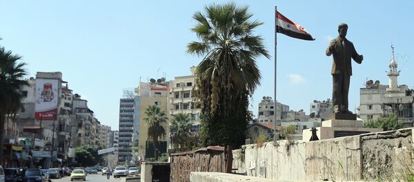 Статуа бившег сиријског председника Хафиза ел Асада, оца актуелног председника Башара ел Асада, у сиријској луци Латакији - Sputnik Србија