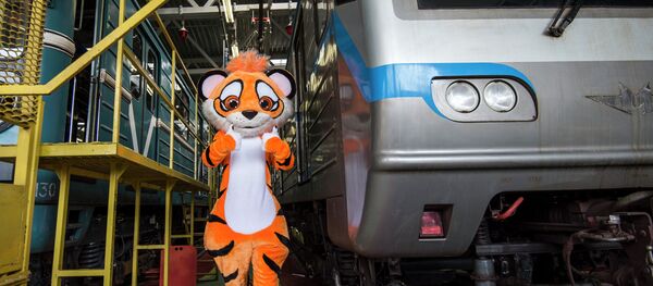 Prezentacija voza Prugasta Ekpress u metrou - Sputnik Srbija