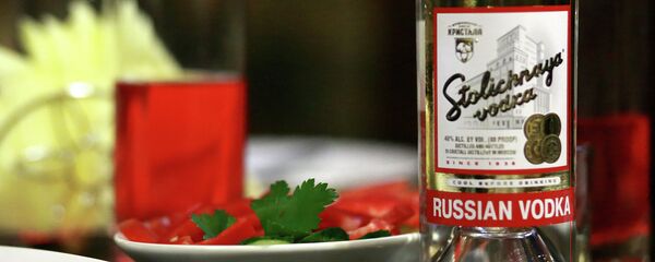 Жао нам је, нема више вотке за вас. Немамо довољно за себе. - Sputnik Србија