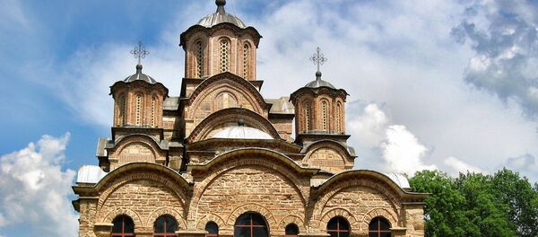 Manastir Gračanicu je sagradio kralj Milutin 1321. godine i posvetio je Uspenju Presvete Bogorodice. Manastir se nalazi u selu Gračanica, 10 km udaljenom od Prištine. - Sputnik Srbija