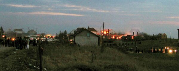 17. marta 2004. Veliki pogrom Srba na Kosmetu. Oko 4000 Srba izgnano iz svojih kuća, poginulo je 28 ljudi, 35 pravoslavnih manastira je uništeno ili oskrnavljeno, a oko 930 srpskih domova je spaljeno i uništeno - Sputnik Srbija