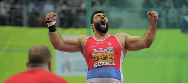 Асмир Колашинац после хица који му је обезбедио сребро на европском првенству у Прагу - Sputnik Србија