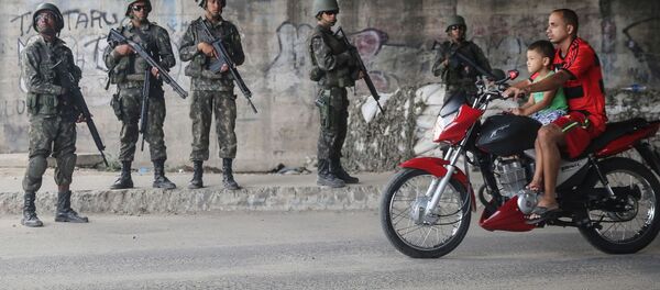 Бразильские солдаты на улице Рио-де-Жанейро, Бразилия - Sputnik Србија