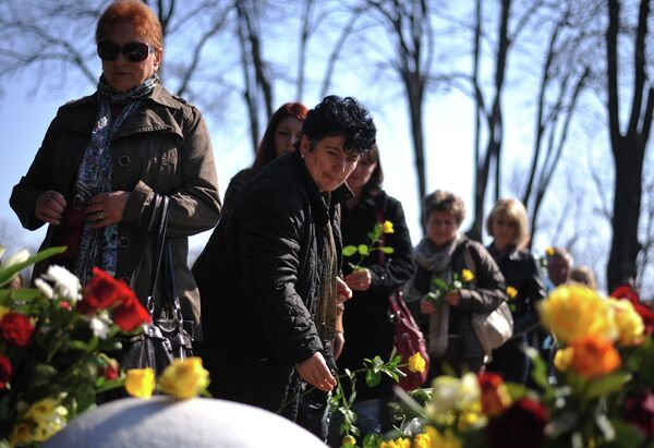 Одавање почасти убијеном премијеру Ђинђићу Одавање почасти убијеном премијеру Ђинђићу - Sputnik Србија