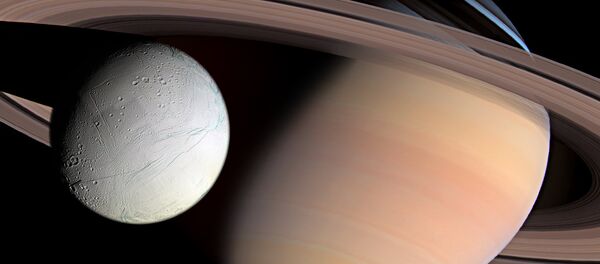 Сатурн и Енцелад - Sputnik Србија