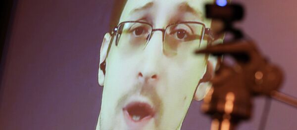 Едвард Сноуден Едвард Сноуден - Sputnik Србија