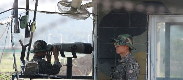 Војник Северне Корје на стражи Војник Северне Корје на стражи - Sputnik Србија