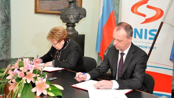 Potpisivanje sporazuma o saradnji između NIS-a i Ruskog doma - Sputnik Srbija