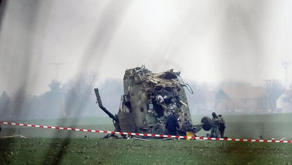 Делови хеликоптера који се срушио код аеродрома Никола Тесла - Sputnik Србија