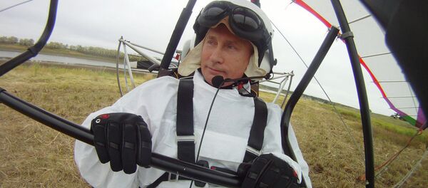 Putin na paraglajdingu Putin na paraglajdingu - Sputnik Srbija