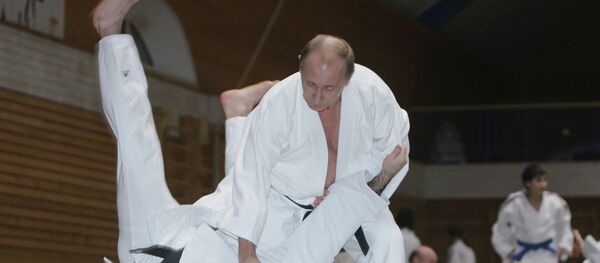 Možda se Putin povredio na džudou? Možda se Putin povredio na džudou? - Sputnik Srbija