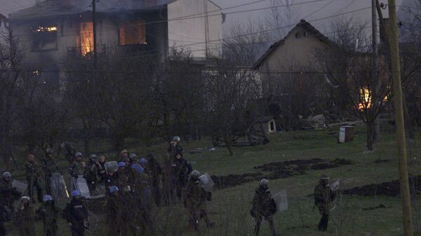 Запаљене српске куће у Чаглавици  17, марта 2004 - Косово - Sputnik Србија