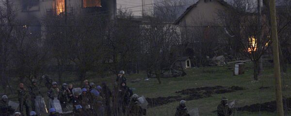 Запаљене српске куће у Чаглавици  17, марта 2004 - Косово - Sputnik Србија