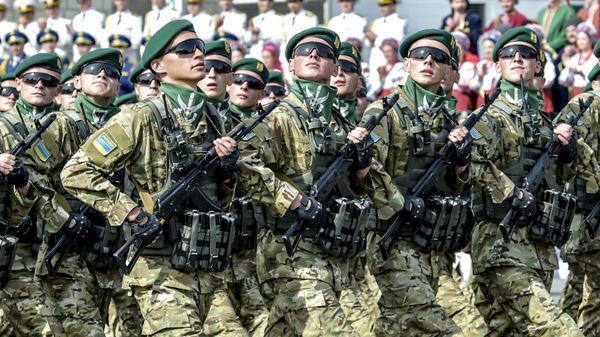 Vojna parada ukrajinske vojske na Dan nezavisnosti u Kijevu - Sputnik Srbija