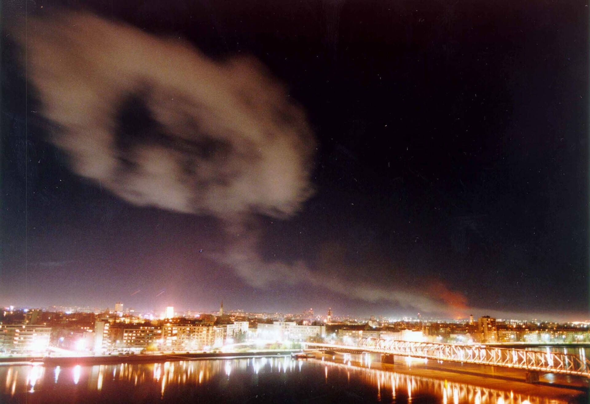 Smoke billows over the northern Yugoslav city of Novi Sad, some 70 kms. north of Belgrade after NATO air raids late Wednesday March 24, 1999. - Sputnik Srbija, 1920, 23.03.2023