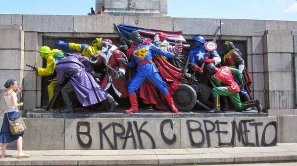 Оскрнављени споменик Совјетској армији у Бугарској - Sputnik Србија