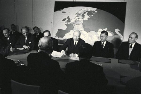 Представници 12 земаља потписују 4. априла 1949. године споразум о оснивању НАТО Представници 12 земаља потписују 4. априла 1949. године споразум о оснивању НАТО - Sputnik Србија
