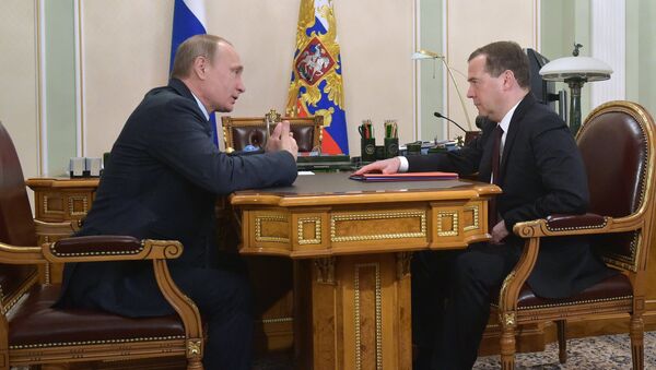 Председник Русије Владимир Путин и премијер Дмитриј Медведев - Sputnik Србија